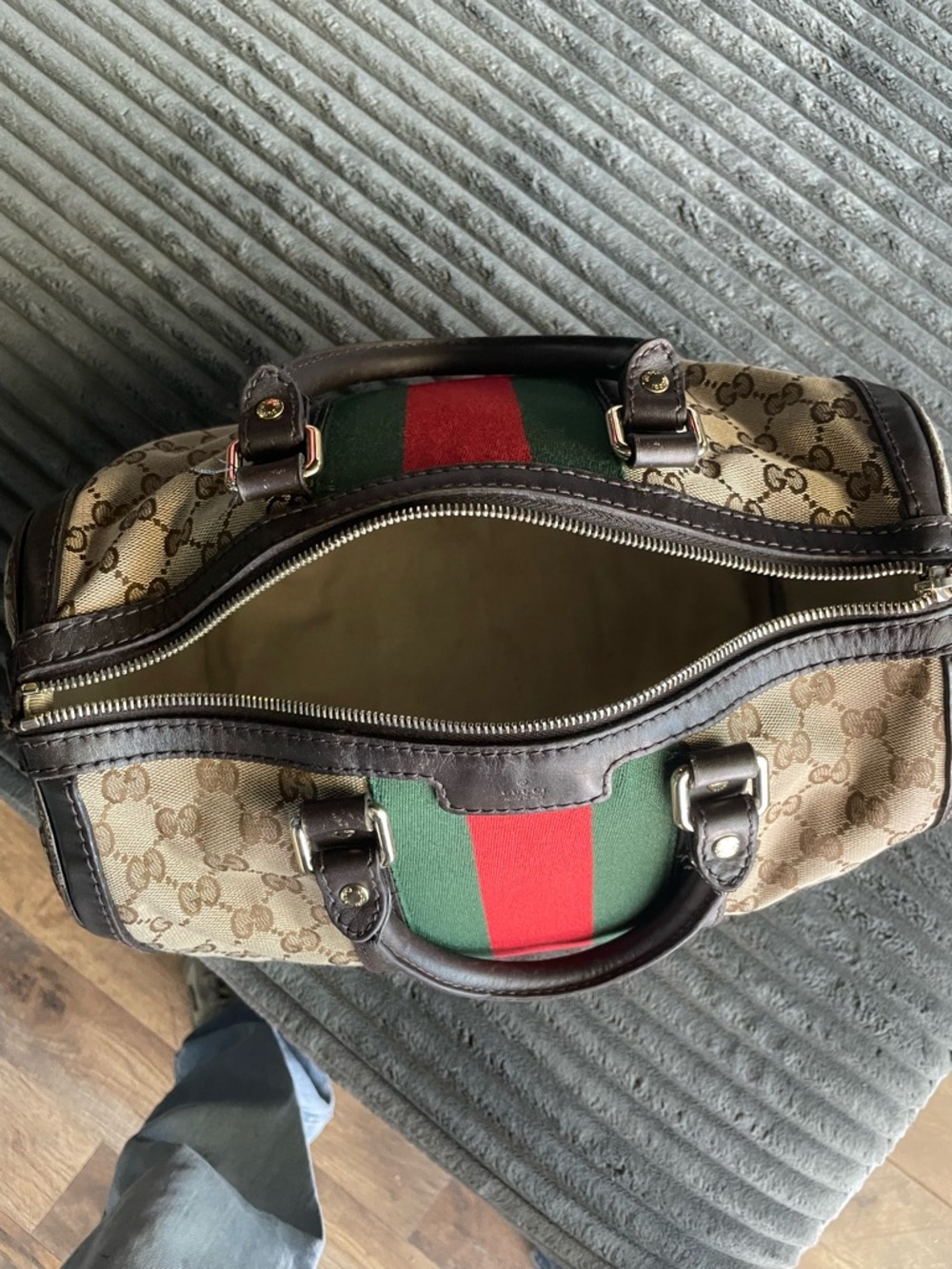 Gucci Beige Monogram Boston Bag with Green and Red Web Stripe - Picture 3 of 7